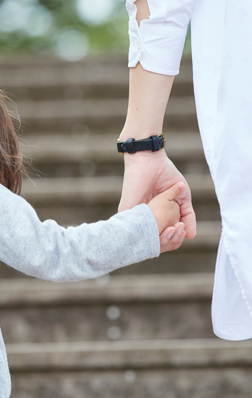 child holding her fathers hand