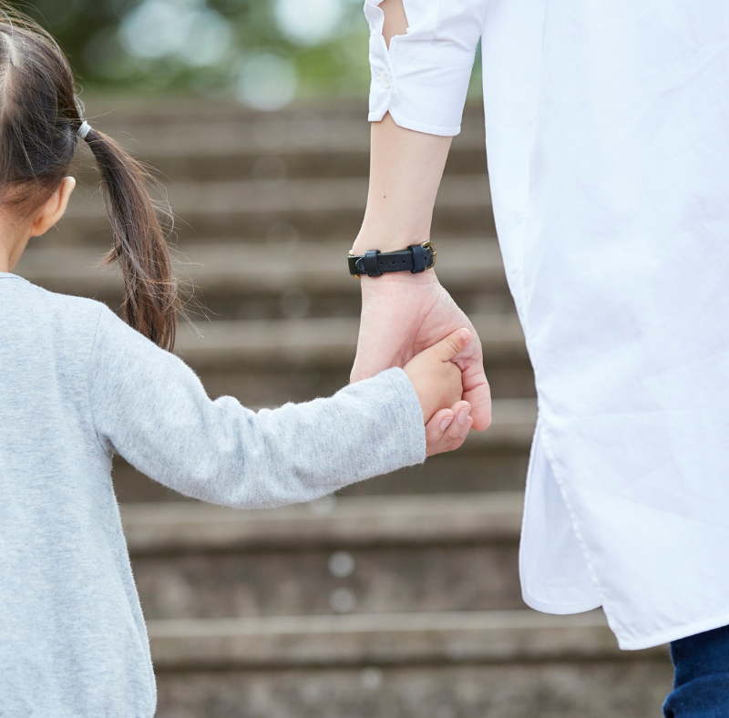 child holding her fathers hand